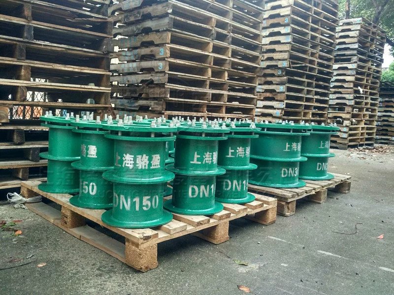 <a href=http://www.m.duoyanjianfei.com target=_blank class=infotextkey>柔性防水套管</a>防水層被破壞的原因